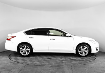 Подержанный автомобиль Nissan Teana 2015 года (4 фото)