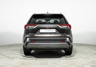 Подержанный автомобиль Toyota RAV4 2021 года (6 фото)