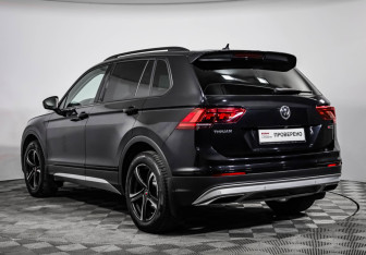 Подержанный автомобиль Volkswagen Tiguan 2019 года (8 фото)