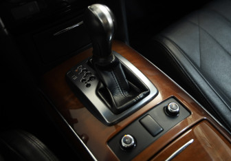 Подержанный автомобиль Infiniti QX70 2016 года (19 фото)