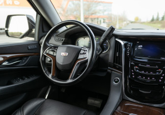 Подержанный автомобиль Cadillac Escalade Suv 2017 года (20 фото)