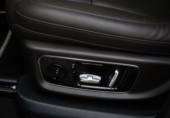 Подержанный автомобиль LiXiang L9 2024 года (25 фото)