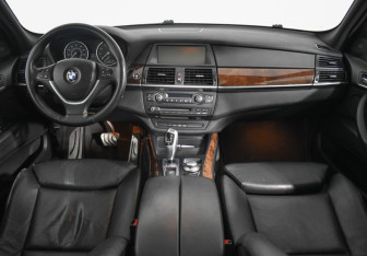 Подержанный автомобиль BMW X5 2007 года (13 фото)