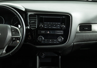 Подержанный автомобиль Mitsubishi Outlander 2012 года (14 фото)