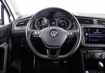 Подержанный автомобиль Volkswagen Tiguan 2018 года (10 фото)