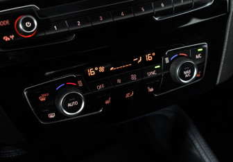 Подержанный автомобиль BMW X1 2018 года (16 фото)