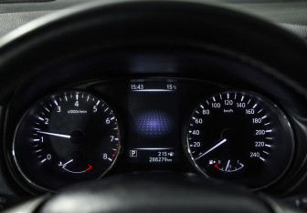 Подержанный автомобиль Nissan X-Trail 2016 года (12 фото)