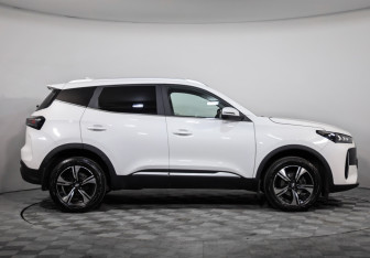 Подержанный автомобиль Chery Tiggo 4 2024 года (4 фото)