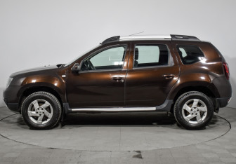 Подержанный автомобиль Renault Duster 2017 года (8 фото)