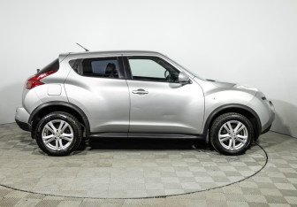 Подержанный автомобиль Nissan Juke 2014 года (4 фото)