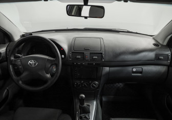 Подержанный автомобиль Toyota Avensis Sedan 2008 года (10 фото)