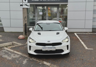 Подержанный автомобиль Kia Stinger 2018 года (2 фото)