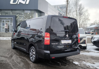 Подержанный автомобиль Peugeot Traveller 2018 года (6 фото)