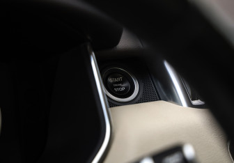 Подержанный автомобиль Land Rover Range Rover Sport 2017 года (15 фото)