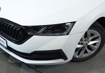Подержанный автомобиль Skoda Octavia Liftback 2022 года (10 фото)