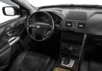 Подержанный автомобиль Volvo XC90 2002 года (9 фото)