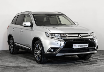 Подержанный автомобиль Mitsubishi Outlander 2018 года (3 фото)