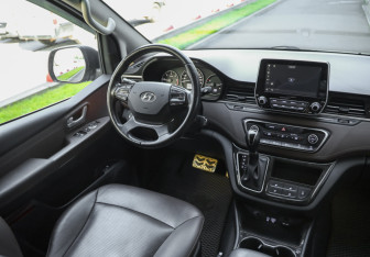 Подержанный автомобиль Hyundai Grand Starex 2018 года (12 фото)