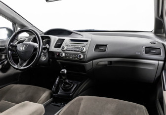 Подержанный автомобиль Honda Civic Sedan 2008 года (9 фото)