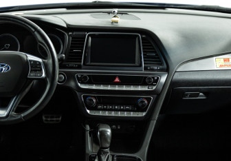 Подержанный автомобиль Hyundai Sonata 2017 года (14 фото)