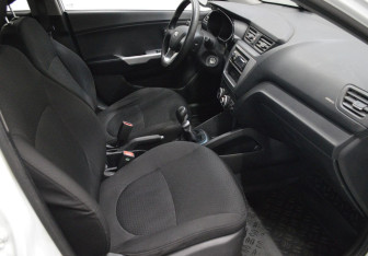 Подержанный автомобиль Kia Rio Hatchback 2012 года (12 фото)