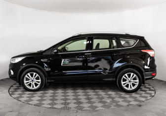 Подержанный автомобиль Ford Kuga 2018 года (8 фото)