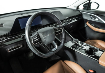 Подержанный автомобиль Omoda C5 2023 года (11 фото)