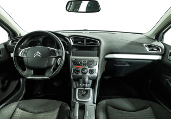 Подержанный автомобиль Citroen C4 Sedan 2015 года (13 фото)