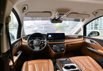 Подержанный автомобиль Hongqi HQ9 2022 года (10 фото)