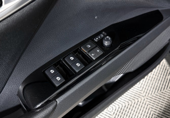 Подержанный автомобиль Toyota Camry Sedan 2019 года (10 фото)