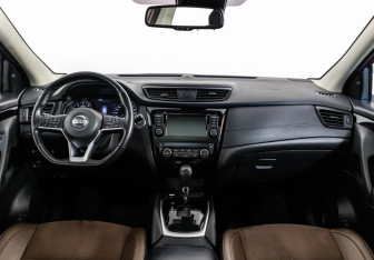 Подержанный автомобиль Toyota RAV4 2019 года (10 фото)