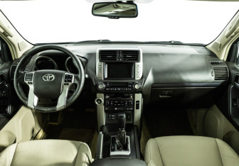 Подержанный автомобиль Toyota Land Cruiser Prado 2009 года (13 фото)