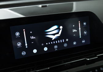 Подержанный автомобиль Omoda C5 2024 года (16 фото)