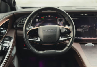 Подержанный автомобиль Exeed VX 2023 года (15 фото)