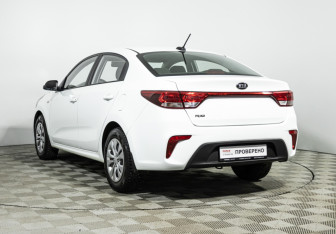 Подержанный автомобиль Kia Rio Sedan 2018 года (7 фото)