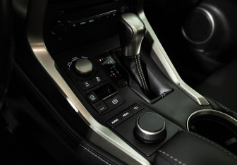 Подержанный автомобиль Lexus NX 2016 года (16 фото)