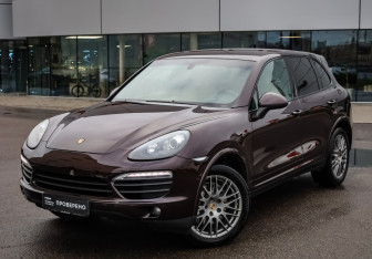Подержанный автомобиль Porsche Cayenne 2014 года (3 фото)