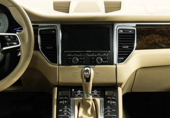 Подержанный автомобиль Porsche Macan 2014 года (14 фото)