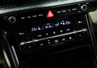 Подержанный автомобиль Kia Carnival 2021 года (24 фото)