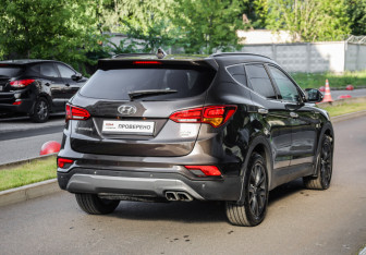 Подержанный автомобиль Hyundai Santa Fe 2017 года (6 фото)