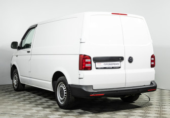 Подержанный автомобиль Volkswagen Transporter Minivan 2015 года (7 фото)