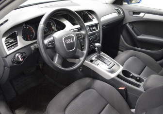 Подержанный автомобиль Audi A4 Sedan 2011 года (10 фото)