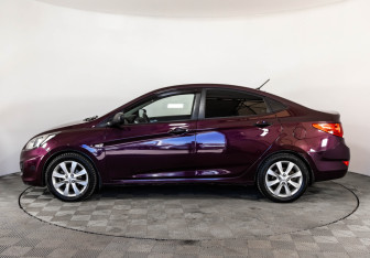 Подержанный автомобиль Hyundai Solaris Sedan 2012 года (8 фото)