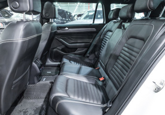 Подержанный автомобиль Volkswagen Passat Wagon 2019 года (19 фото)