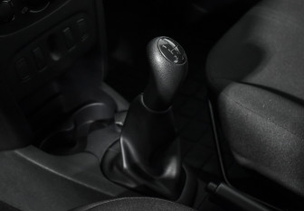 Подержанный автомобиль Renault Logan Sedan 2018 года (11 фото)