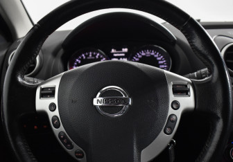Подержанный автомобиль Nissan Qashqai 2012 года (14 фото)