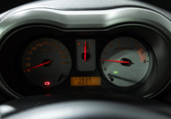 Подержанный автомобиль Nissan Note 2008 года (12 фото)