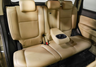 Подержанный автомобиль Mitsubishi Outlander 2020 года (24 фото)