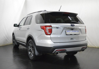 Подержанный автомобиль Ford Explorer 2017 года (6 фото)