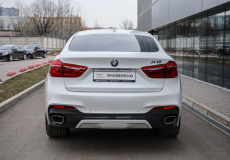 Подержанный автомобиль BMW X6 2018 года (5 фото)
